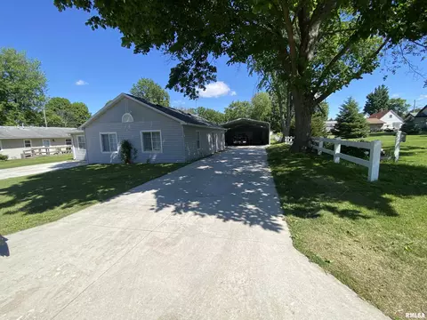 Exterior - 35 W Beech St, Canton, IL 61520 photo 2 of 19