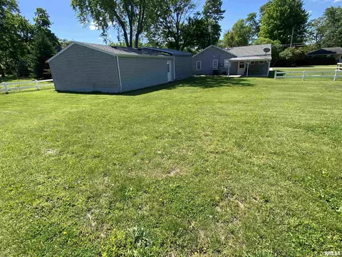 Exterior - 35 W Beech St, Canton, IL 61520 photo 13 of 19