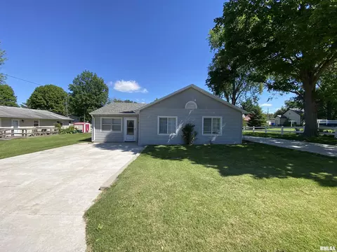 35 W Beech St, Canton, IL 61520