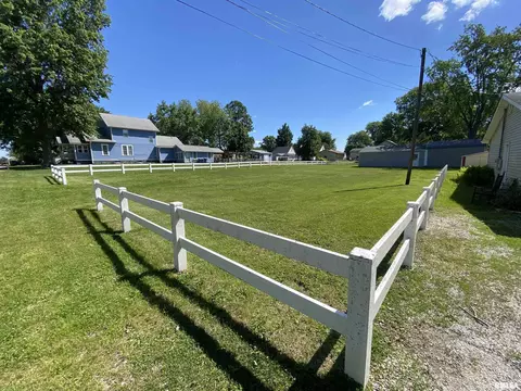 Exterior - 35 W Beech St, Canton, IL 61520 photo 12 of 19