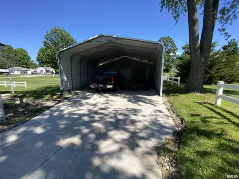 Exterior - 35 W Beech St, Canton, IL 61520 photo 8 of 19