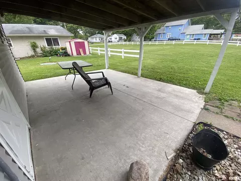 Exterior - 35 W Beech St, Canton, IL 61520 photo 19 of 19