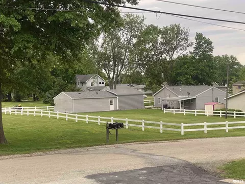 Exterior - 35 W Beech St, Canton, IL 61520 photo 9 of 19