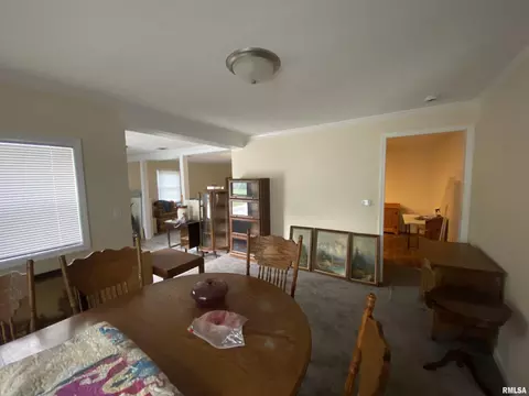 Dining - 35 W Beech St, Canton, IL 61520 photo 3 of 3