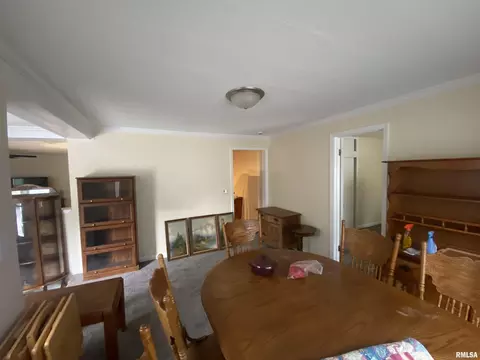 Dining - 35 W Beech St, Canton, IL 61520 photo 2 of 3