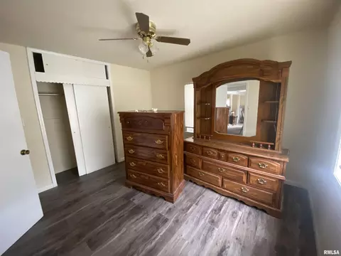 Bedroom - 35 W Beech St, Canton, IL 61520 photo 1 of 3