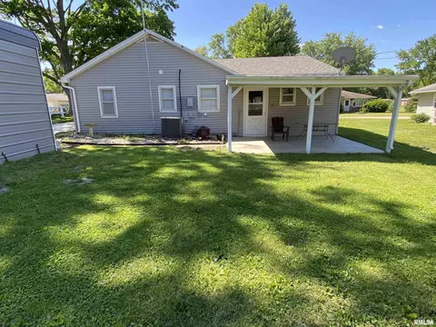 Exterior - 35 W Beech St, Canton, IL 61520 photo 4 of 19
