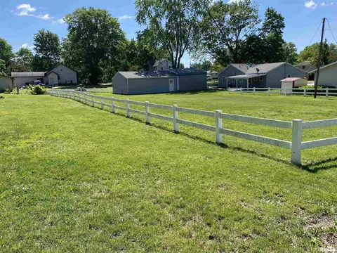 Exterior - 35 W Beech St, Canton, IL 61520 photo 10 of 19