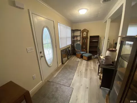 Entry Way - 35 W Beech St, Canton, IL 61520 photo 1 of 2