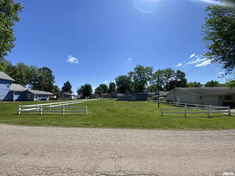 Exterior - 35 W Beech St, Canton, IL 61520 photo 18 of 19