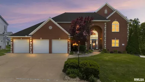 4902 N Weaverridge Blvd, Peoria, IL 61615