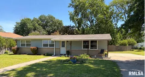 132 Center St, North Pekin, IL 61554