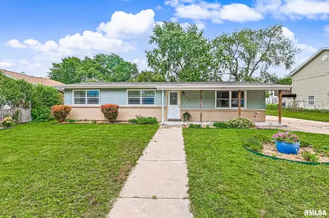 132 Center St, North Pekin, IL 61554
