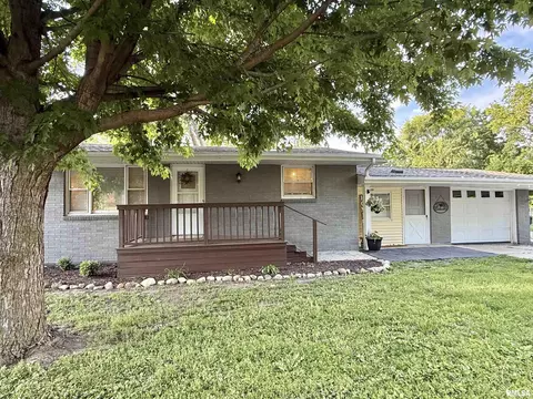 1035 E Myrtle St, Canton, IL 61520