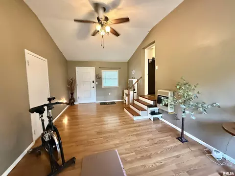 Entry Way - 1035 E Myrtle St, Canton, IL 61520 photo 1 of 1