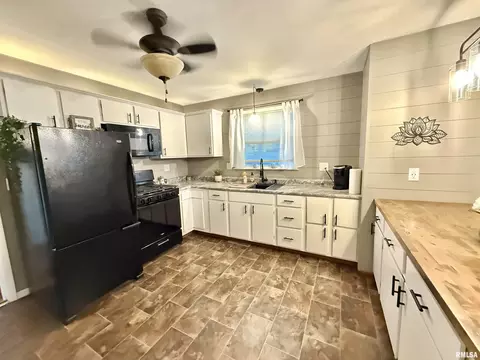 Kitchen - 1035 E Myrtle St, Canton, IL 61520 photo 3 of 5