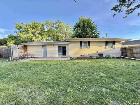 Exterior - 1035 E Myrtle St, Canton, IL 61520 photo 4 of 4