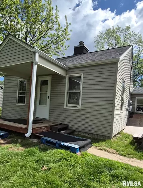 303 Wagner St, Washington, IL 61571