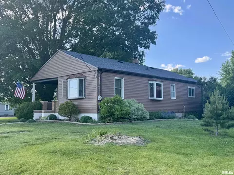 583 W Fort St, Farmington, IL 61531