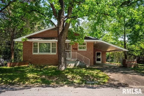 701 Benwood Dr, Carbondale, IL 62901