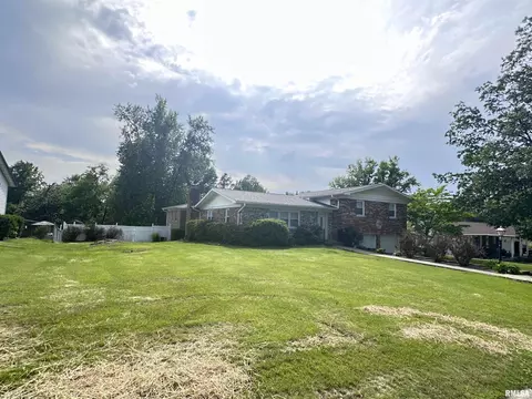 204 Evergreen Dr, Anna, IL 62906