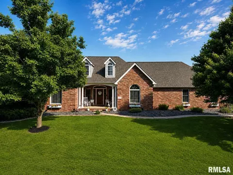 20724 N Deer Bluffs Dr, Chillicothe, IL 61523