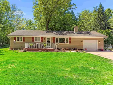 16766 E Cochise Ln, Cuba, IL 61427