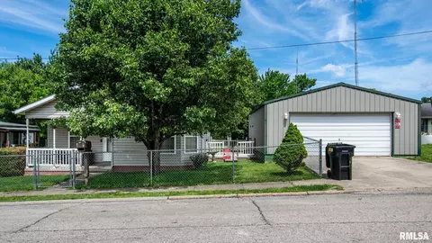 710 W Charleston St, Harrisburg, IL 62946