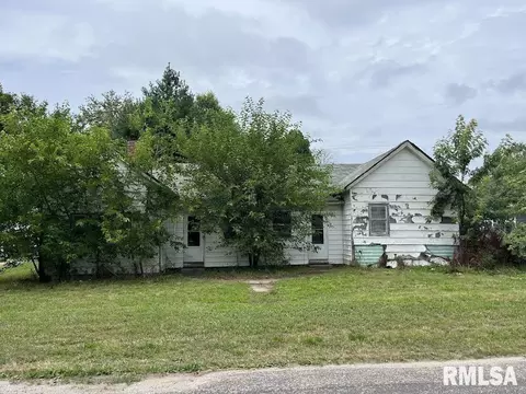 506 W Mclean St, Colchester, IL 62326