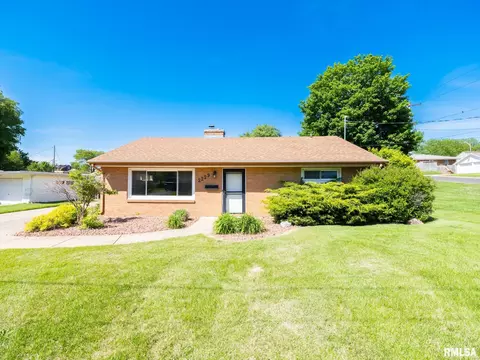 2229 Glendale Ave, Pekin, IL 61554