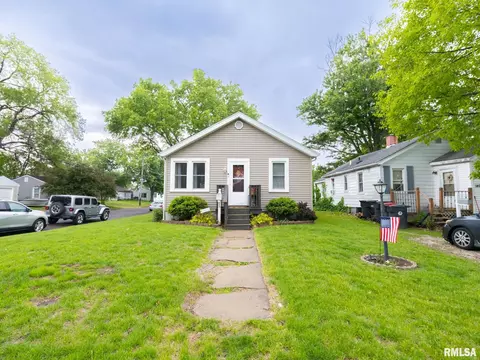 1430 Fisher St, Pekin, IL 61554