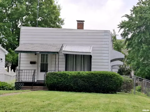 223 S 1st Ave, Canton, IL 61520