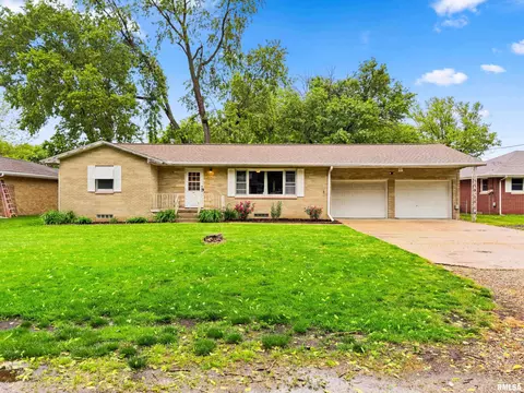 400 S Park Ave, Manito, IL 61546