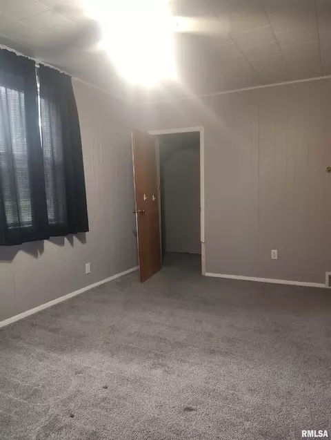 Bedroom - 362 E Ash St, Canton, IL 61520 photo 2 of 11