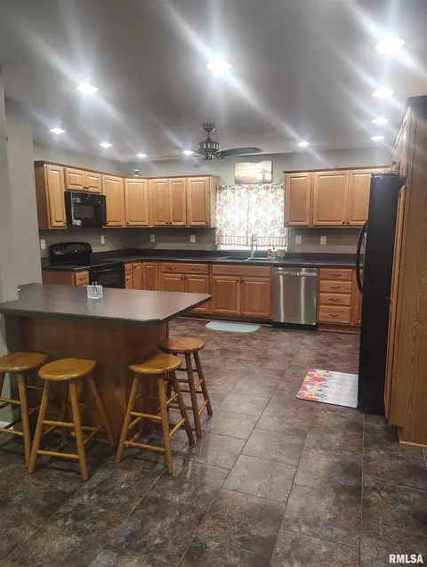 Kitchen - 362 E Ash St, Canton, IL 61520 photo 1 of 10