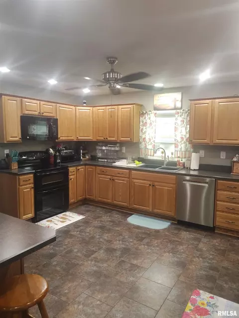 Kitchen - 362 E Ash St, Canton, IL 61520 photo 8 of 8
