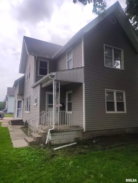 362 E Ash St, Canton, IL 61520