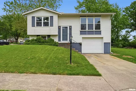 3802 W Creighton Ter, Peoria, IL 61615