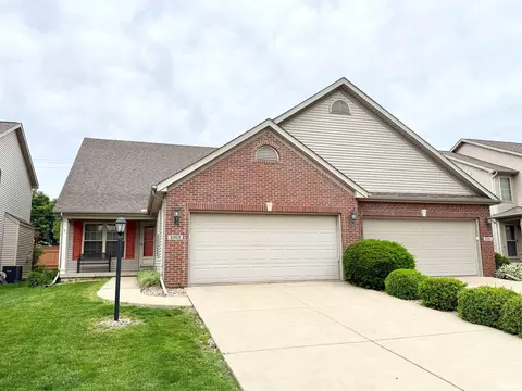 2303 W Kenfield Ct, Peoria, IL 61615