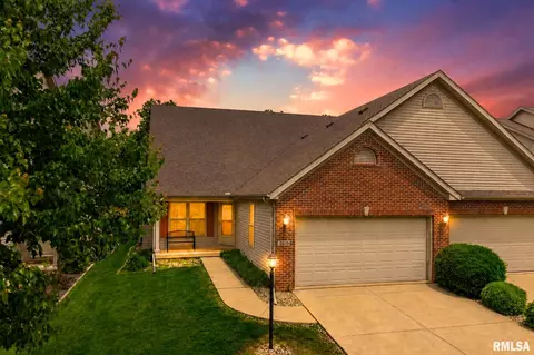 2303 W Kenfield Ct, Peoria, IL 61615