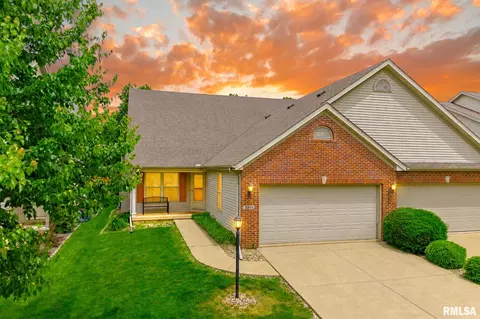 2303 W Kenfield Ct, Peoria, IL 61615