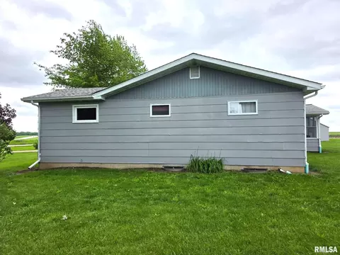 Exterior - 1455 Charlotte Rd, Macomb, IL 61455 photo 7 of 9