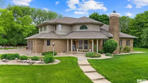 11201 N Oak Trail Dr, Peoria, IL 61615