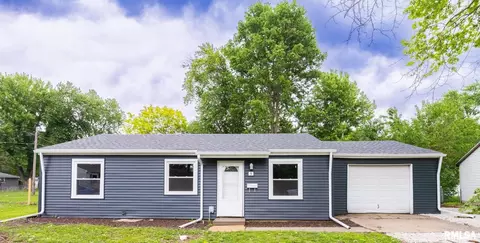 5 Brentwood Ct, Pekin, IL 61554