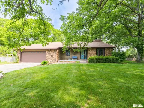 244 Whispering Oaks Dr, Germantown Hills, IL 61548