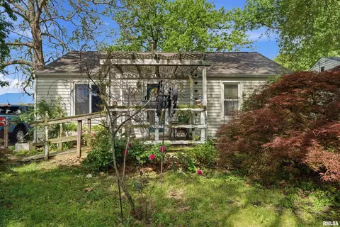 107 Florida Ave, Washington, IL 61571