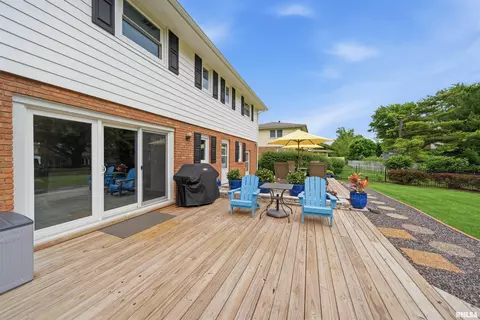 Exterior - 202 E Hanover Pl, Peoria, IL 61614 photo 6 of 12