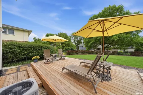 Exterior - 202 E Hanover Pl, Peoria, IL 61614 photo 8 of 12