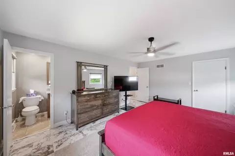 Bedroom - 202 E Hanover Pl, Peoria, IL 61614 photo 14 of 15