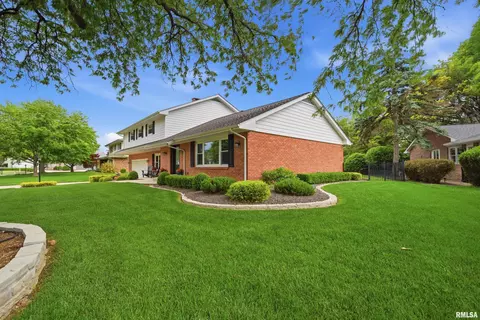 Exterior - 202 E Hanover Pl, Peoria, IL 61614 photo 2 of 12